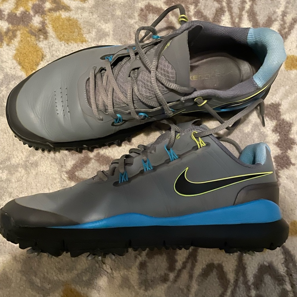 Nike Tiger Woods TW 2104 golf shoes Sz 10
